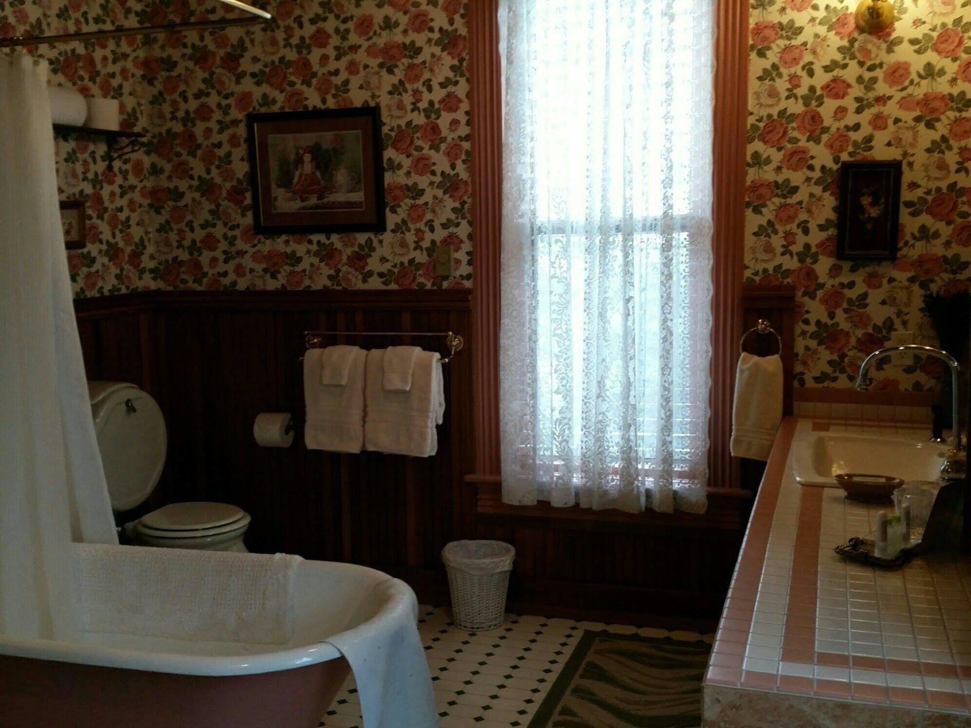Geiger Victorian Bed And Breakfast Tacoma Exterior photo