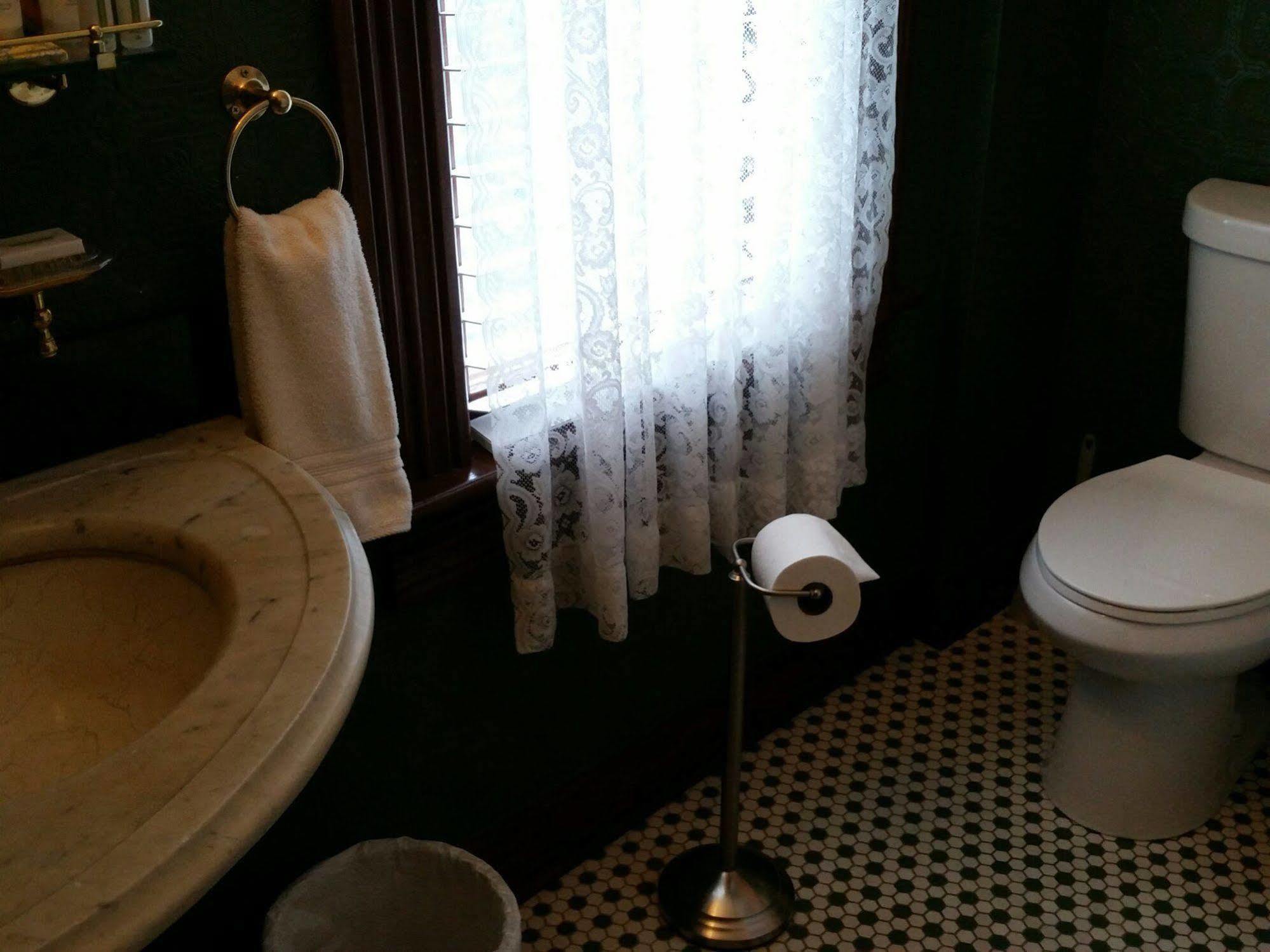 Geiger Victorian Bed And Breakfast Tacoma Exterior photo